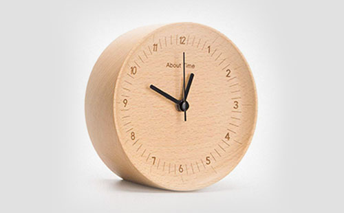 Horloge de table en bois